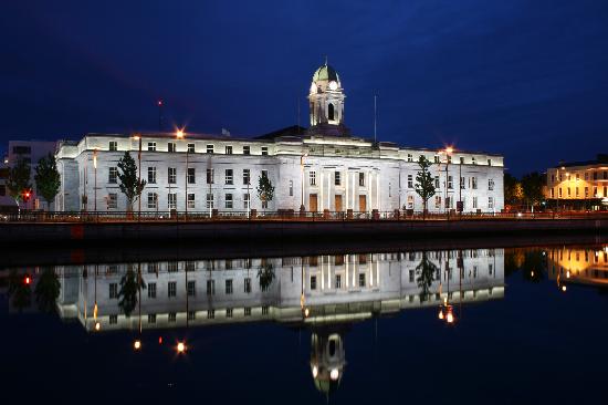 cork-city-hall-on-a-musummers